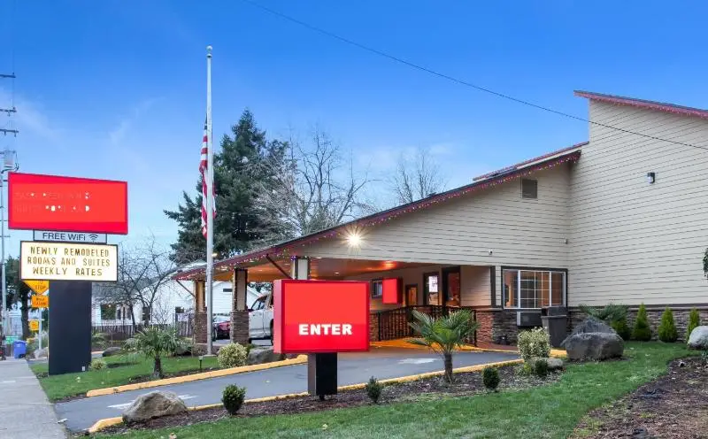 Evergreen Inn & Suites Portland Main image