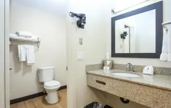Evergreen Inn & Suites Portland 4